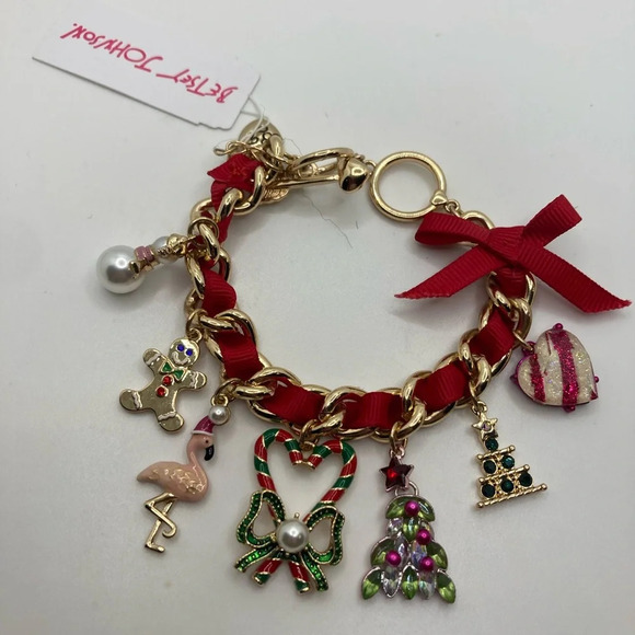 BETSEY JOHNSON Christmas Holiday Charm Bracelet Gold with Red Ribbon NEW NWT - Picture 1 of 4